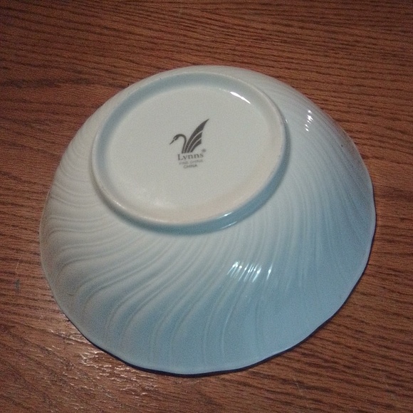 Lynn's Fine China Bowl - Picture 2 of 2